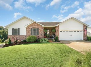 2104 Ashton Hills Ct, Washington, MO 63090