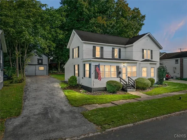 34 State St, Phoenix, NY 13135