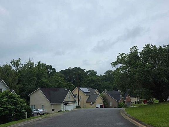 Exterior Neighborhood (street photo)