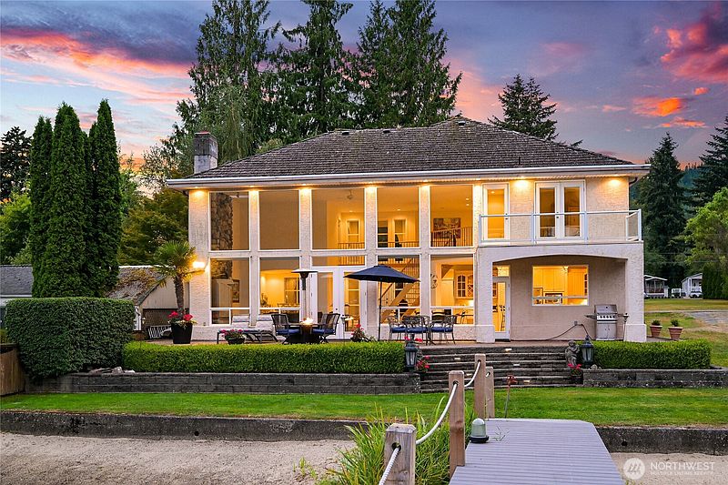 3rd image of 874 Autumn Lane