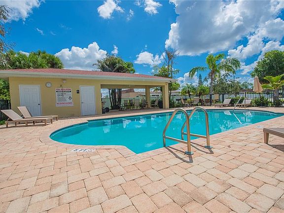 3rd image of 5065 ROYAL PALMS WAY #303