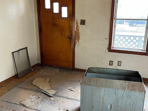 4th image of 538 N Edwards Ave
