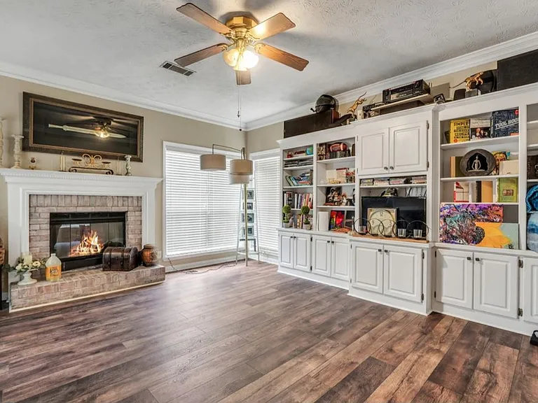 260 Weatherly Dr — Photo 4