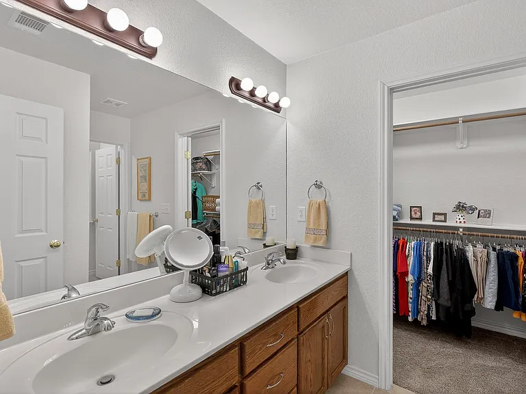 268 Braeburn Cir #B — Photo 9