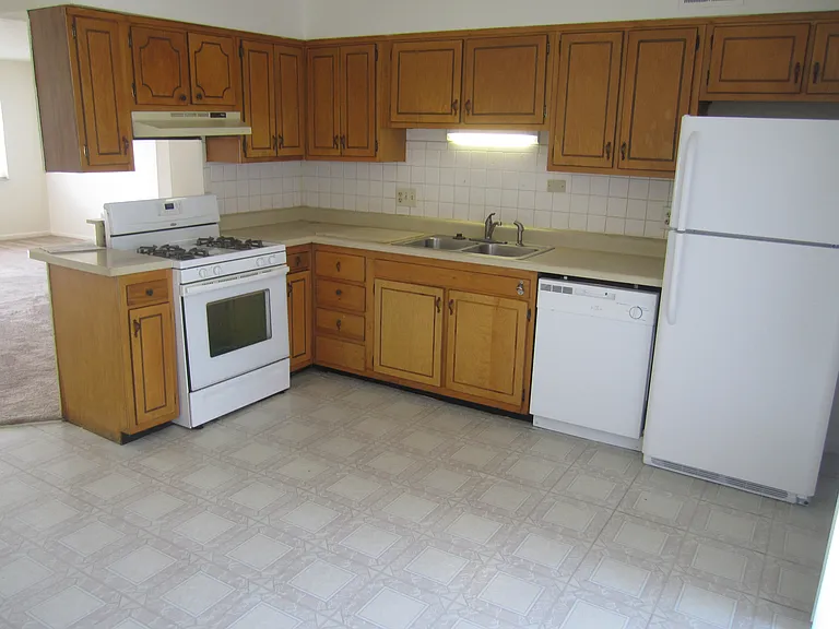 Guion Creek Apartments — Photo 35