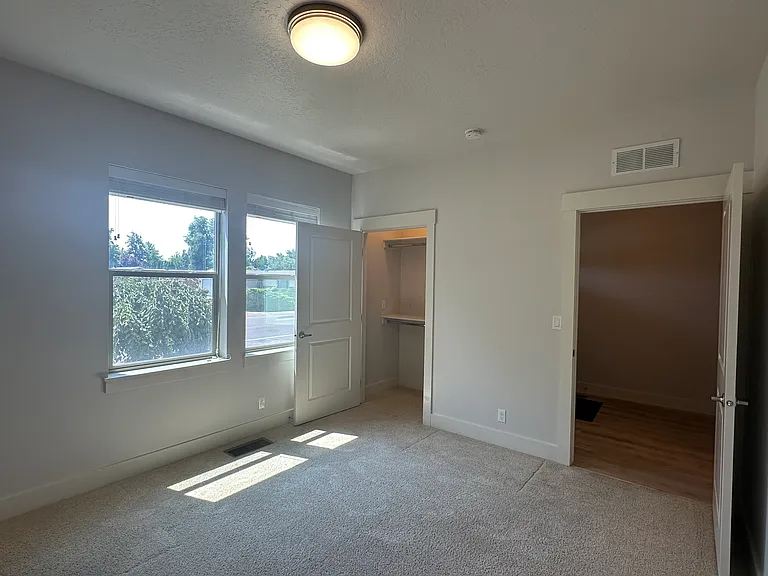 8918 W Northview St — Photo 8
