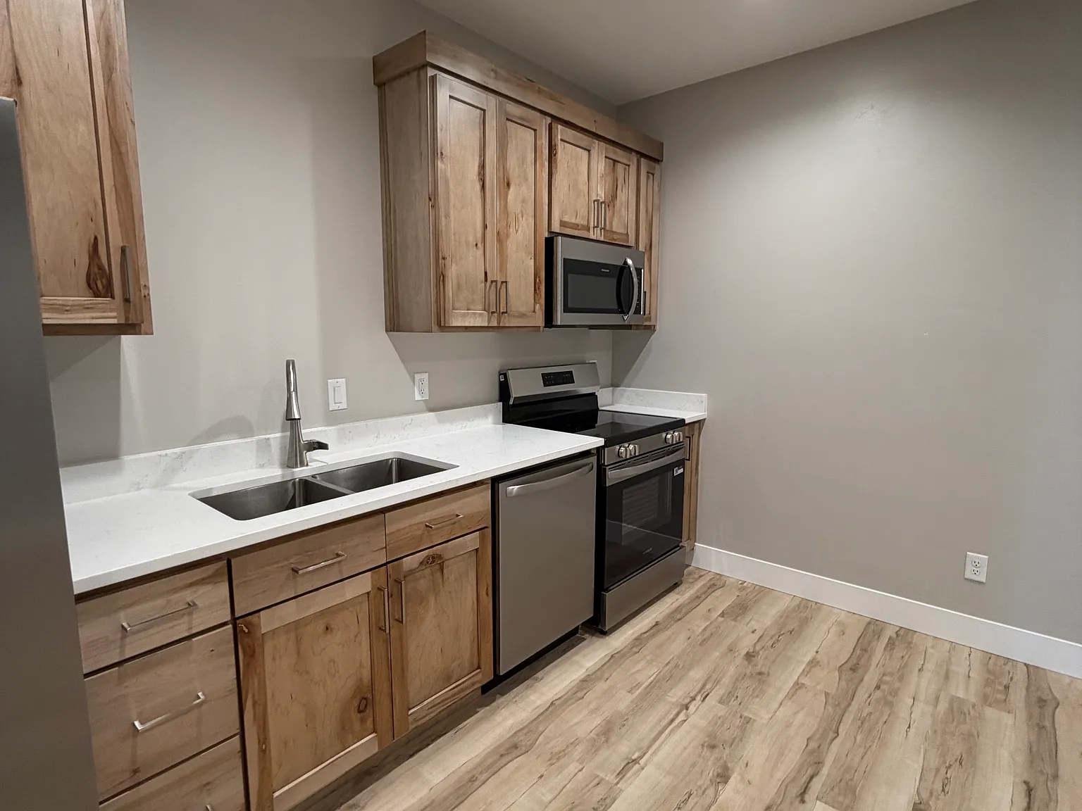 2 bed, 763 sqft, $1,350 — Photo 1