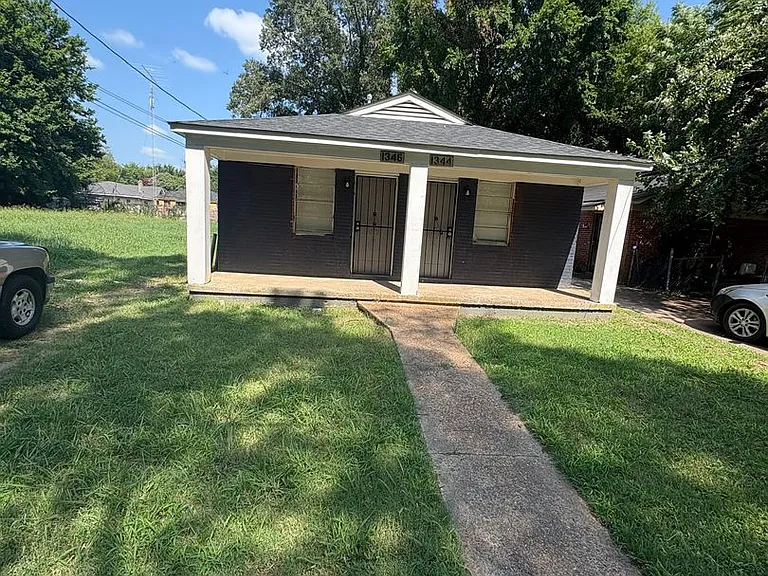 1344-1346 Hyde Pk Blvd — Photo 17