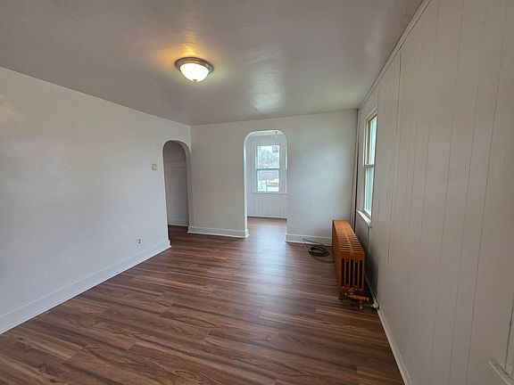 4th image of 703 1/2 Waddell Ave
