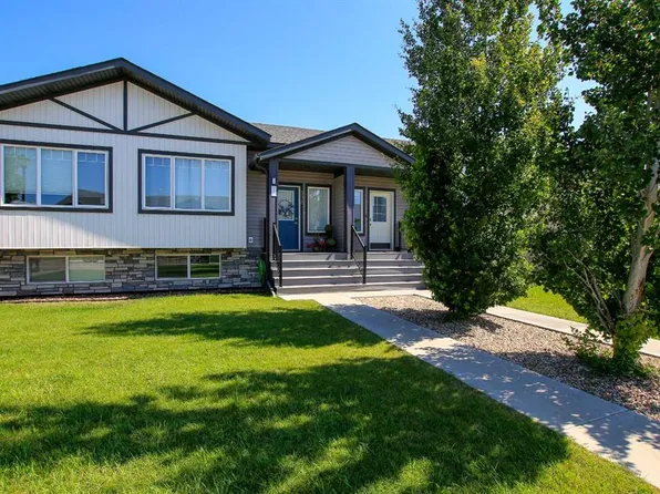 338 S Spruce St, Red Deer County, AB T4S 0N9