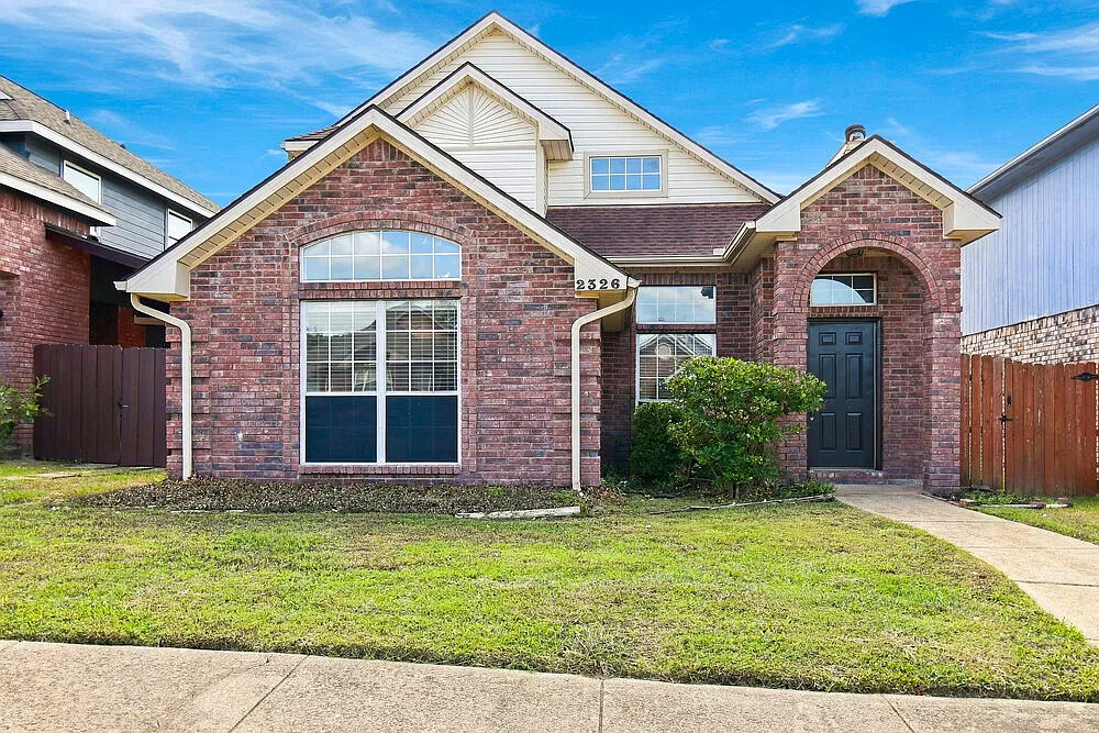 3 bed, 2.5 bath, 1461 sqft, $2,010 — Photo 1