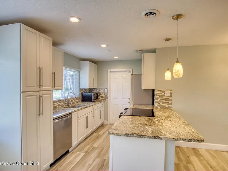 341 W Arlington St — Photo 5