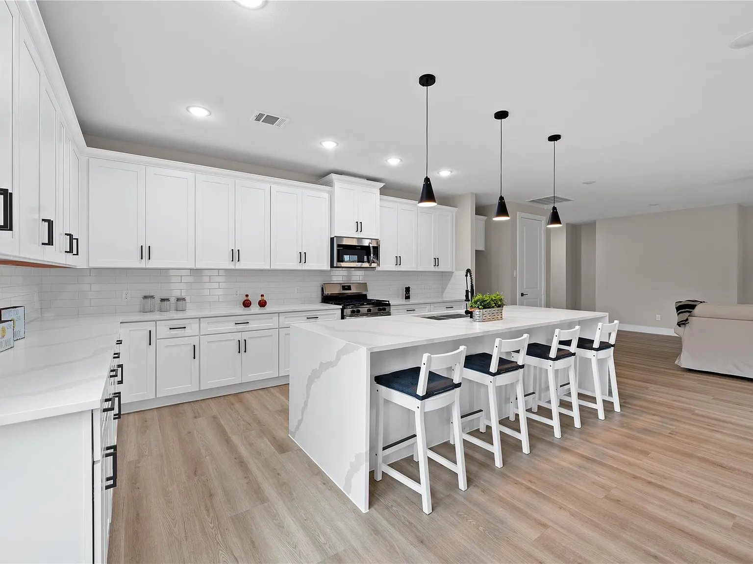 3 bed, 2.5 bath, 2325 sqft, $2,700 — Photo 1