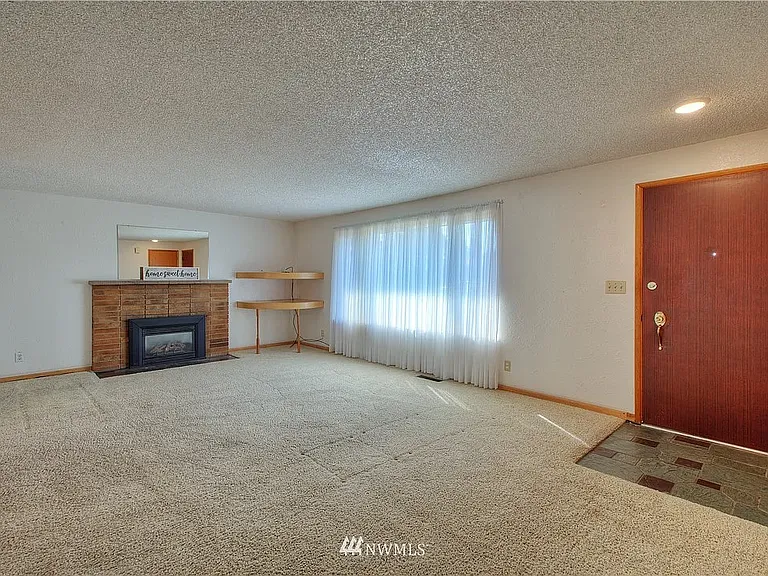 2920 NE 8th Pl — Photo 13