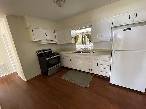 2nd image of 124 Stafford Ave
