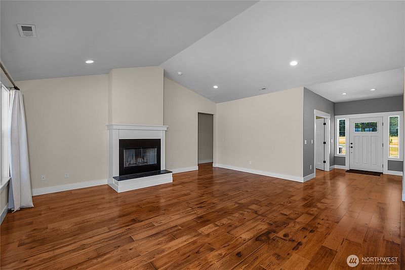 4th image of 18443 Sargent Road