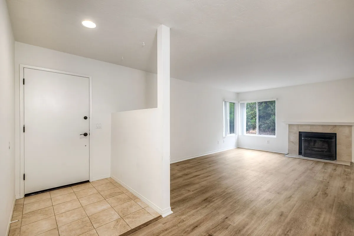 Photo 2 of 32 - 930 Via Mil Cumbres #CUMBRES91 - Solana Beach, CA Building Photo - 930 Via Mil Cumbres #CUMBRES91