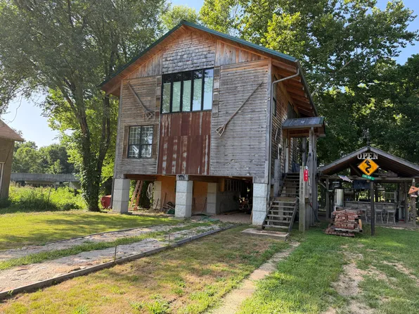 201 Thomas Street, Birch Tree, MO 65438