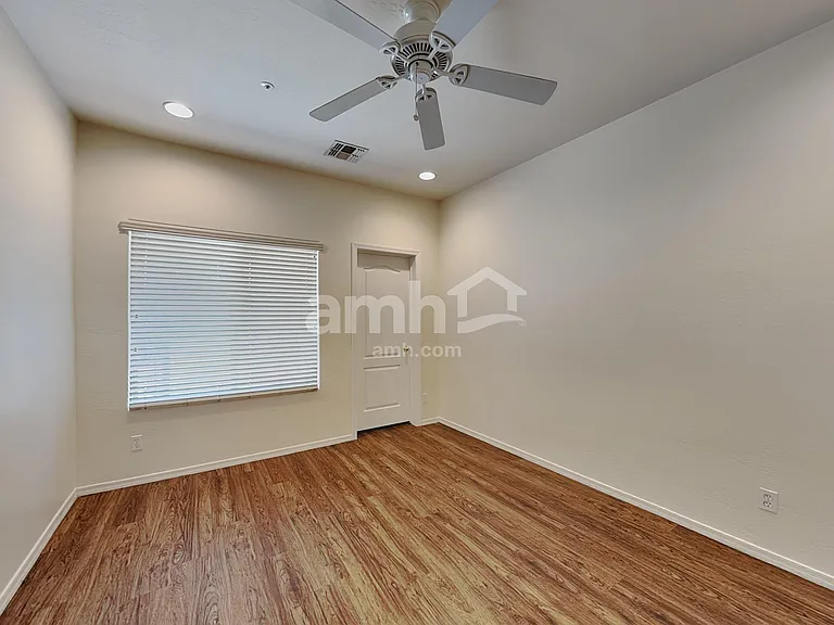 8940 W Olive Ave #140 — Photo 13