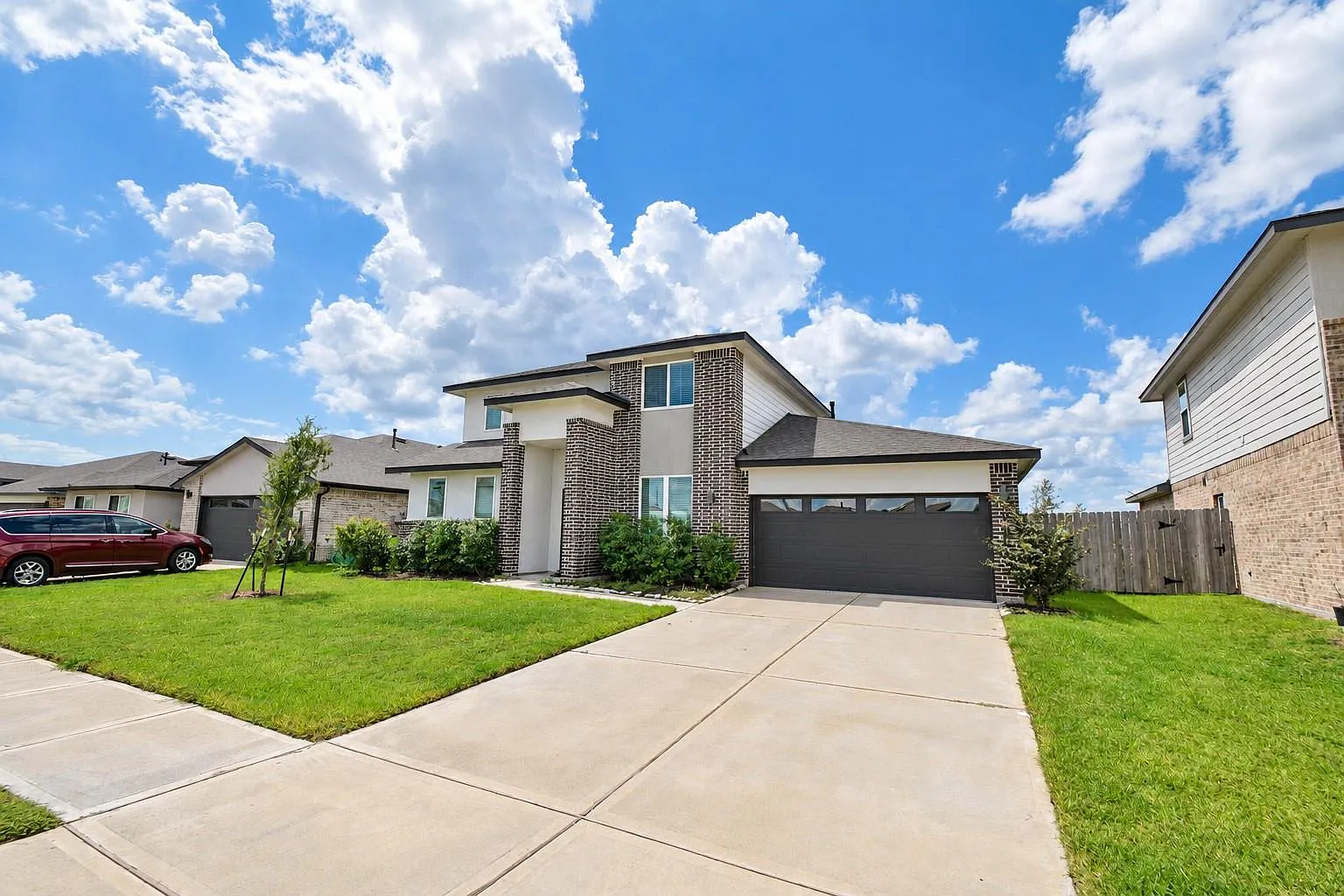 4 bed, 2.5 bath, 2256 sqft, $2,600 — Photo 3