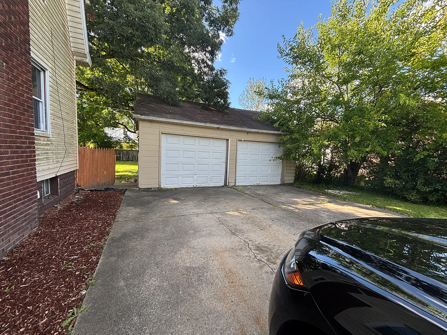 3 bed, 1070 sqft, $1,200 — Photo 2