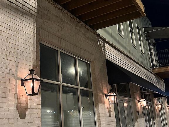 3rd image of 1511 Adams St #201