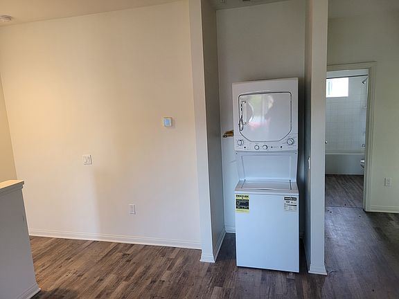5th image of 907 W Lincoln Ave #1A
