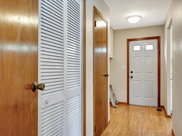 1703 E Fairlawn Dr — Photo 8