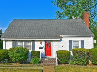 28 Wellington Rd, Merrick, NY 11566