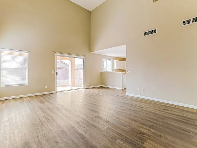 12031 W Dahlia Dr — Photo 4