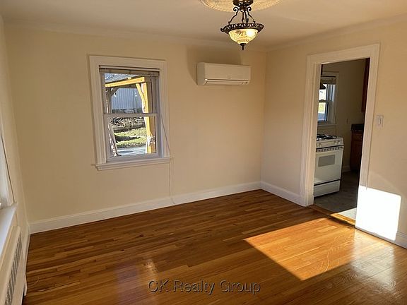 4th image of 193 Orchard St