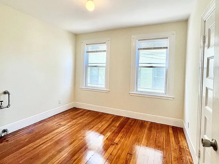 300 Summit Ave — Photo 12