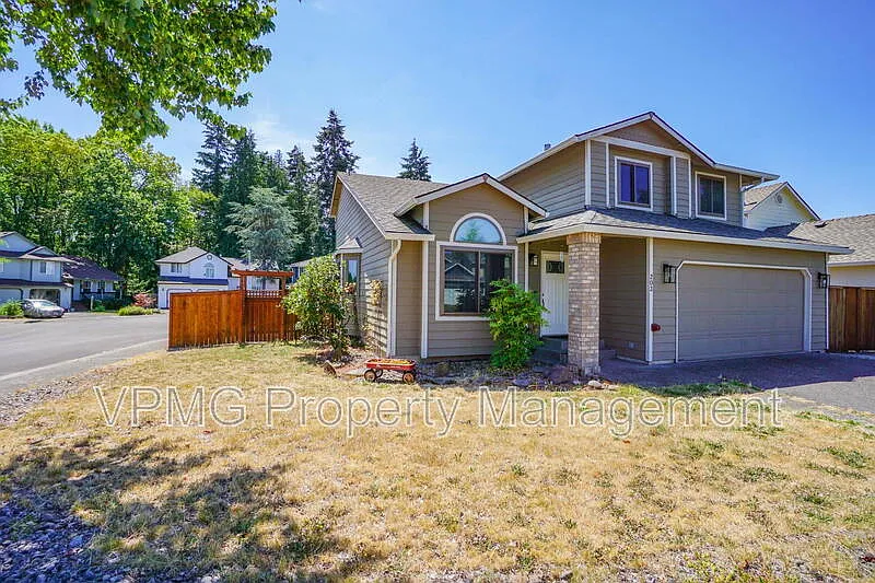 4 bed, 2.5 bath, 2040 sqft, $2,995 — Photo 3