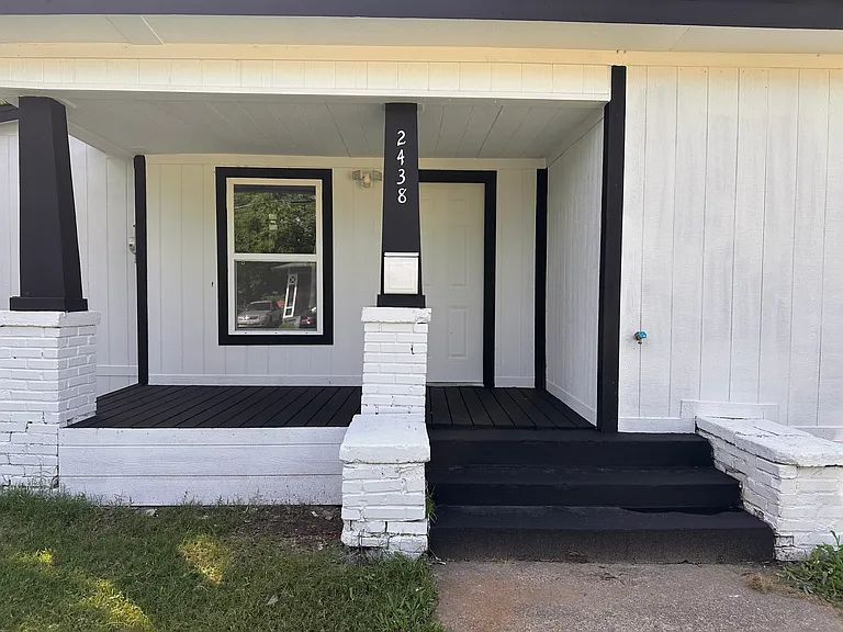 2438 Harding St — Photo 3