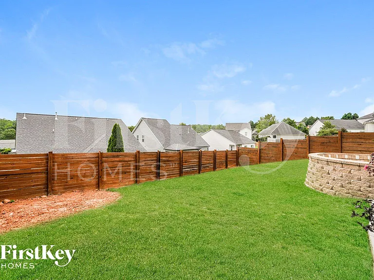 100 Orchard Ln — Photo 17