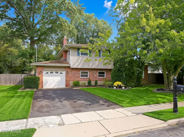 45 Oak Terrace, Howell, NJ 07731