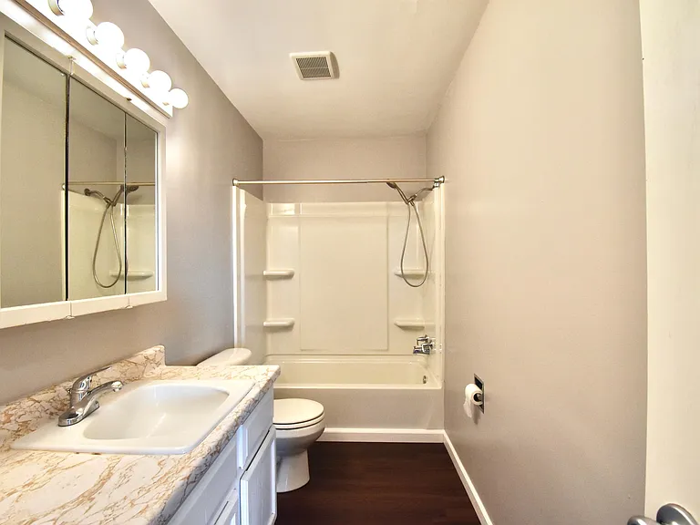 102 5th St E #11 — Photo 7