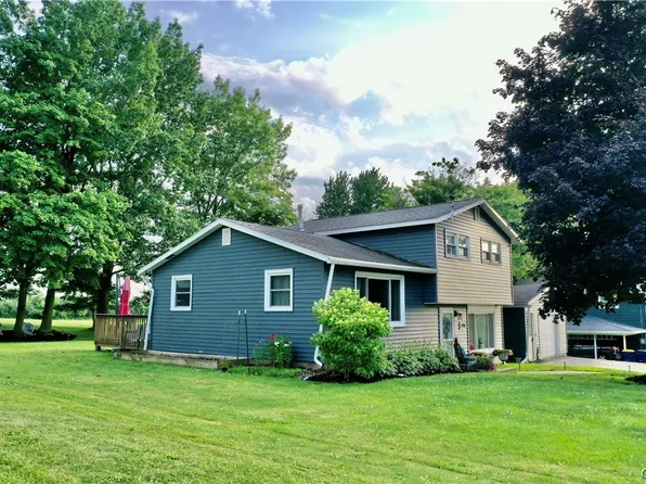 2718 Forest Hill Dr, Auburn, NY 13021