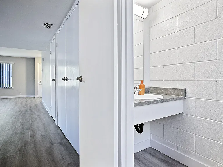 Riverwoods Apartments — Photo 24