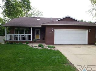 2601 S Pepper Ridge Ave, Sioux Falls, SD 57103