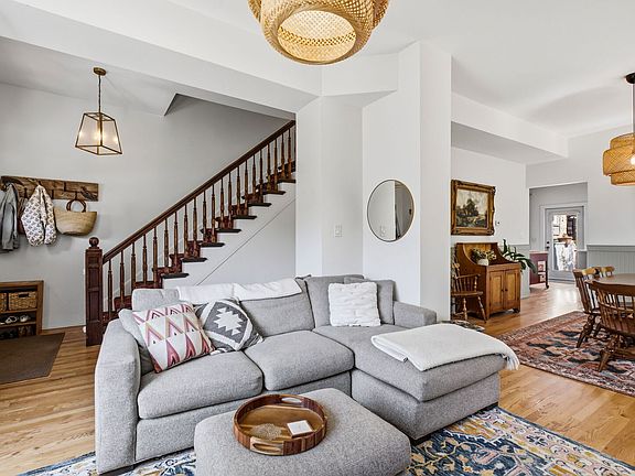 3rd image of 3038 W Diversey Ave