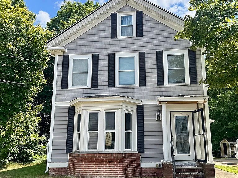 1st image of 48 Pleasant St #1