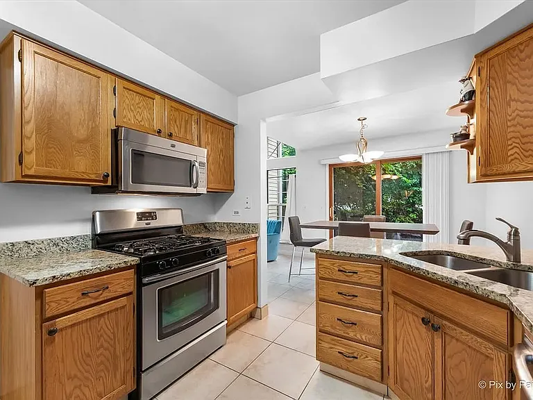 650 Hillview Ct — Photo 13