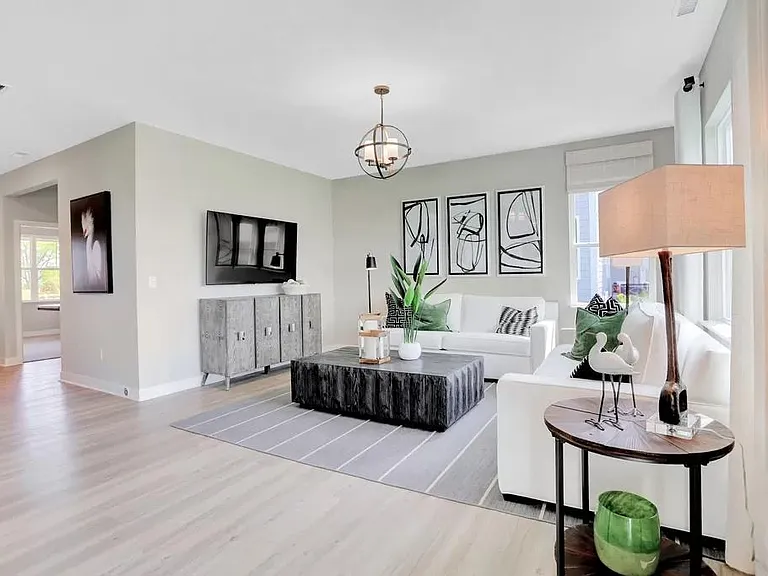 1151 Beverly Pl — Photo 3