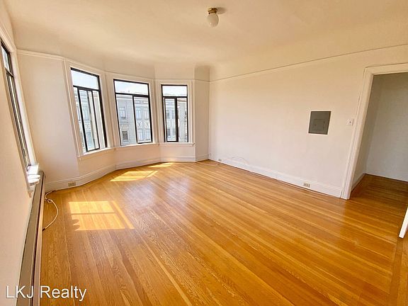 4th image of 2190 Bay St APT 305