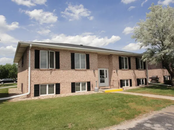 Fieldstone East 1402, 1402 N 24th St #A3, Clear Lake, IA 50428