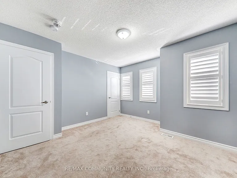 79 McRoberts Cres — Photo 28