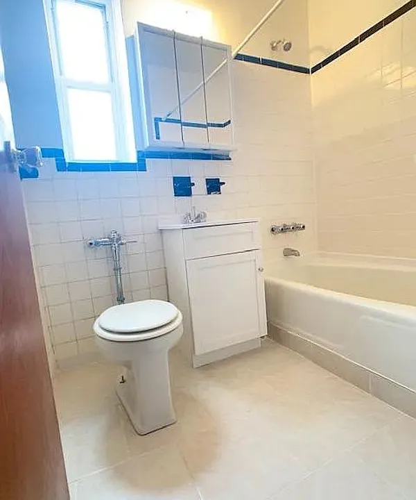 241 Bay 38th St #3