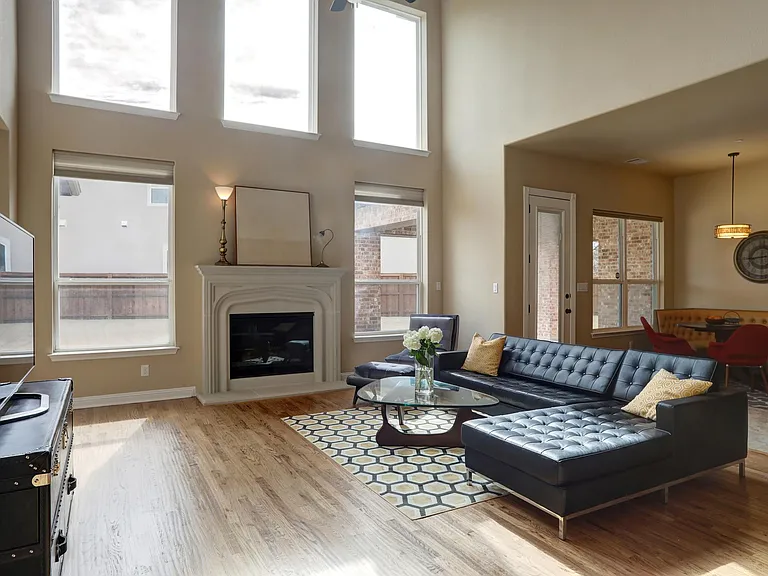 1043 Kenilworth St — Photo 5