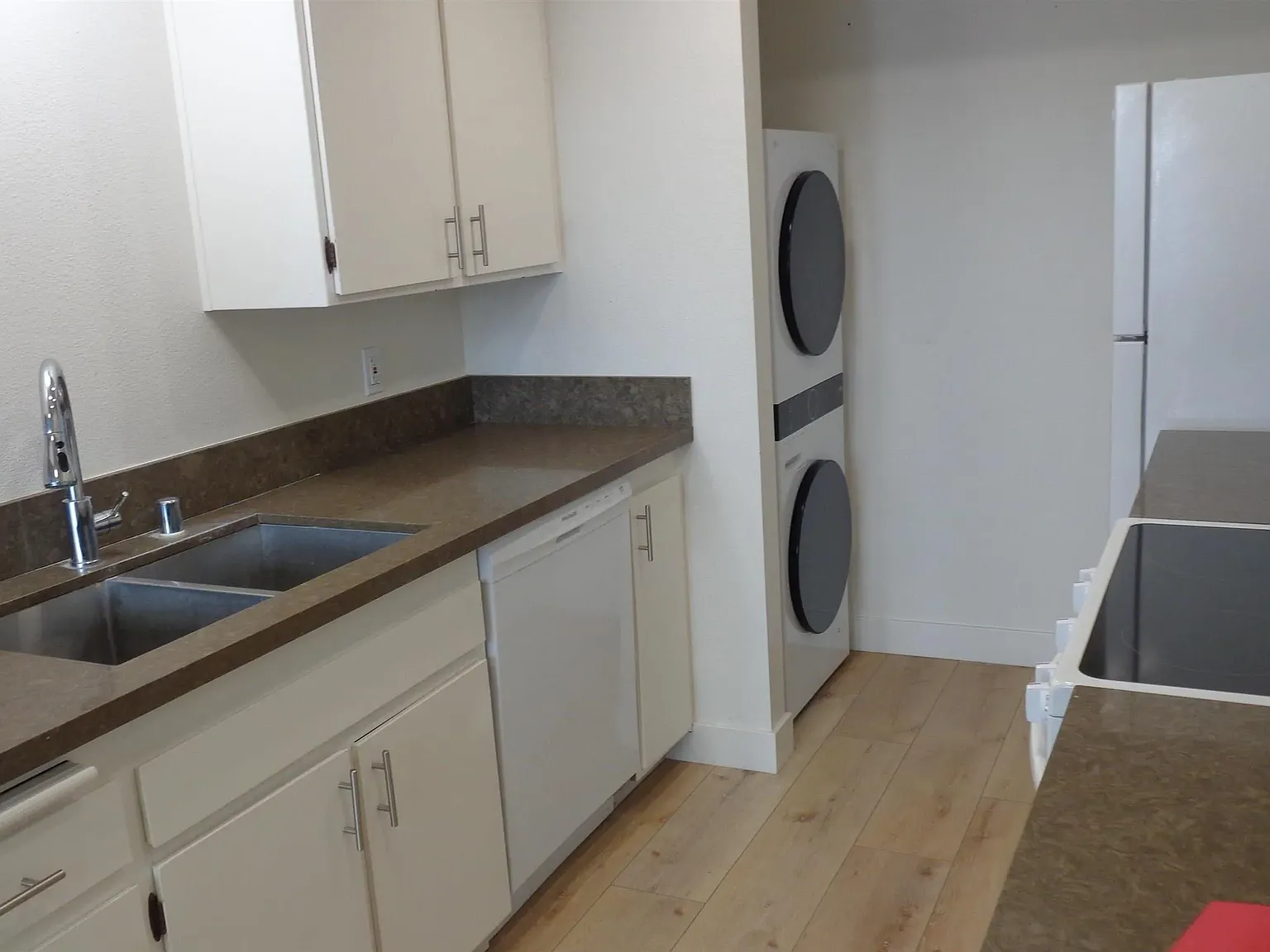 3 bed, 2.5 bath, 1336 sqft, $3,900 — Photo 2